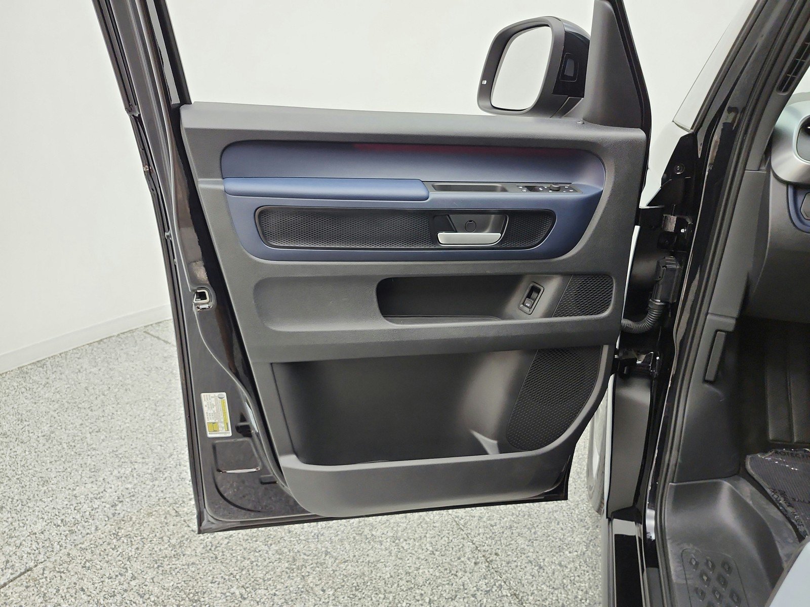 Used 2025 Volkswagen ID. Buzz Pro S RWD image 12