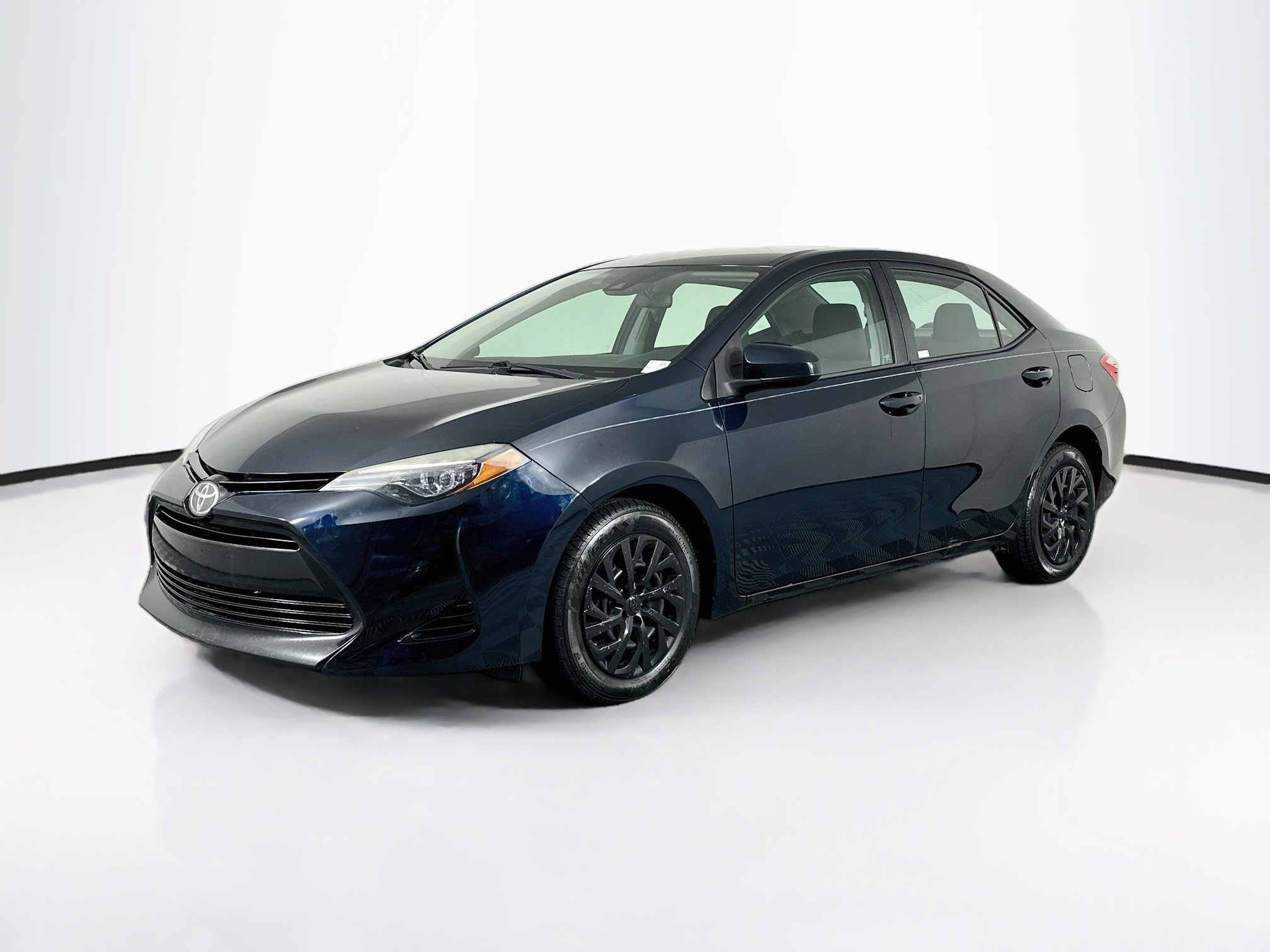 Used 2018 Toyota Corolla LE FWD image 3