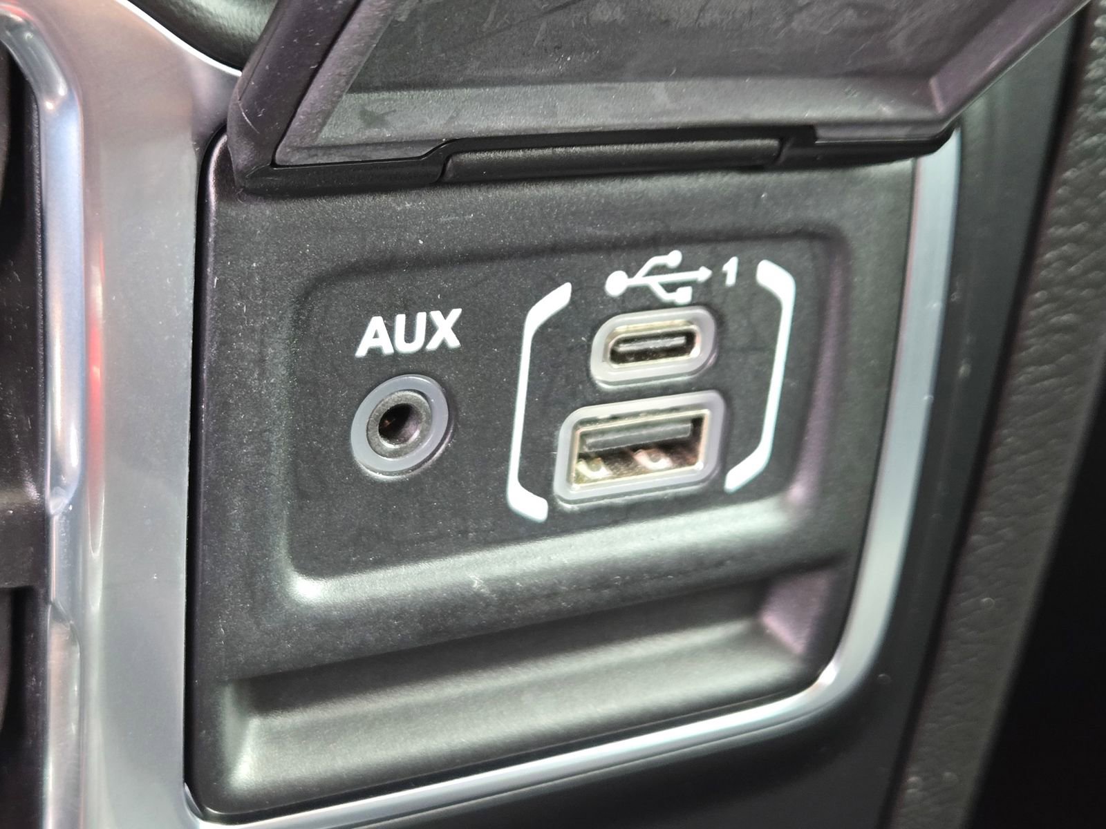 Used 2022 Jeep Wrangler Unlimited Sahara w/ Cold Weather Group image 20