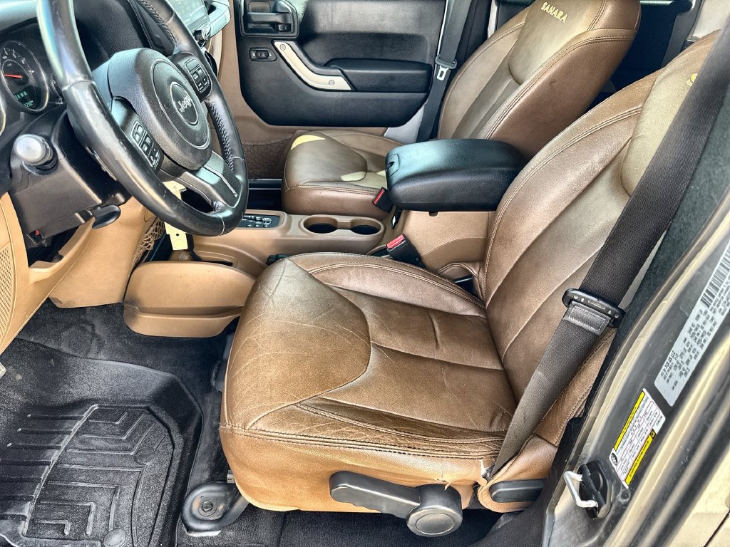 Used 2015 Jeep Wrangler Unlimited Sahara w/ Dual Top Group AWD/4WD image 24