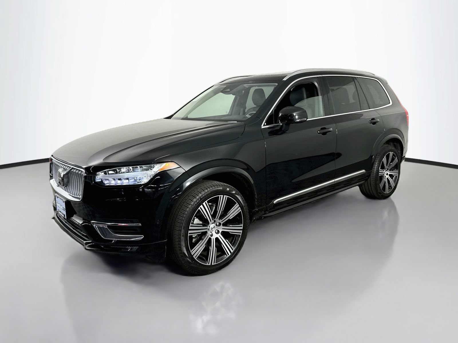 Used 2025 Volvo XC90 B6 Plus w/ Protection Package Premier AWD/4WD image 3