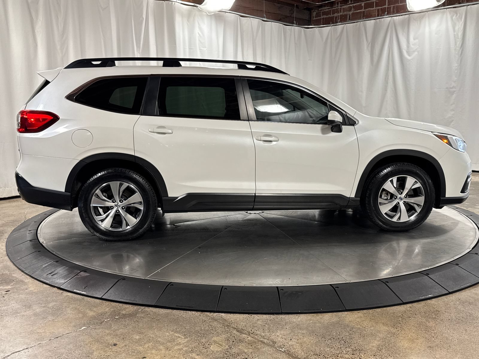 Used 2022 Subaru Ascent Premium w/ Convenience Package AWD/4WD image 6