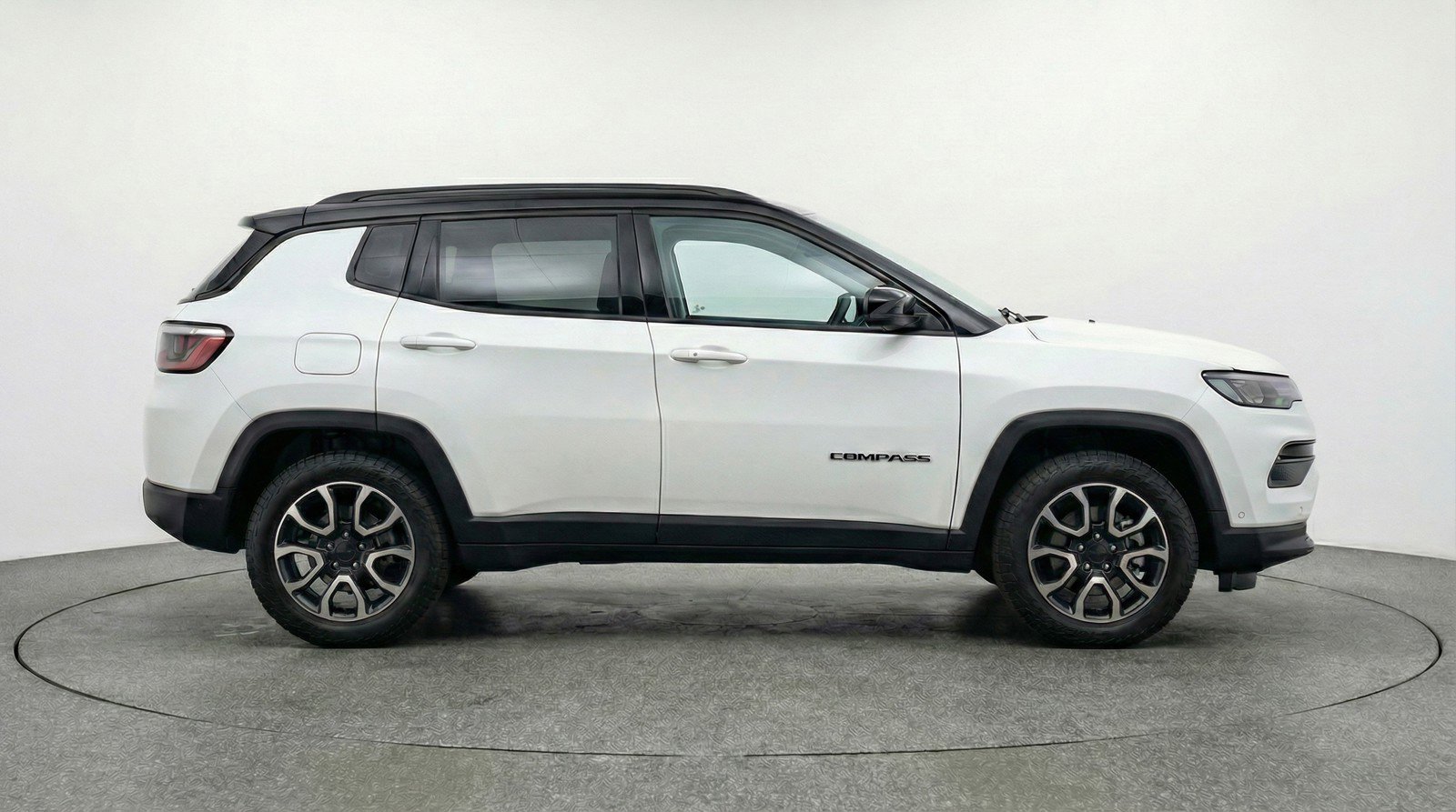 Used 2025 Jeep Compass Trailhawk image 11