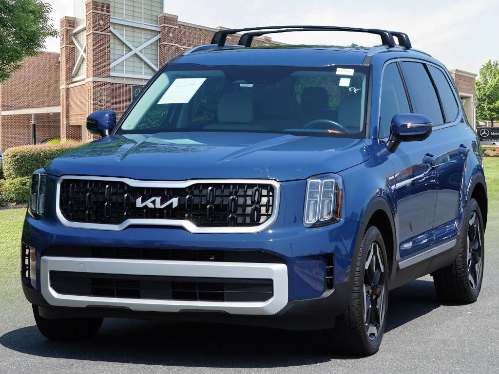 Used 2025 Kia Telluride EX w/ EX Captain's Chair Package FWD image 4