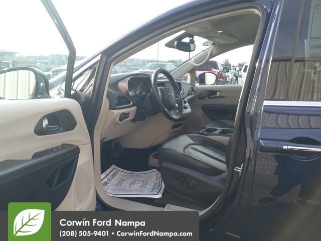 Used 2020 Chrysler Pacifica Touring-L image 9
