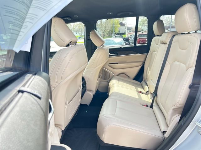 Used 2023 Jeep Grand Cherokee Limited w/ Luxury Tech Group II image 24