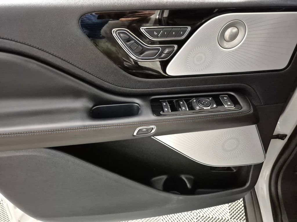 Used 2022 Lincoln Aviator Reserve w/ Equipment Group 201A AWD/4WD image 15