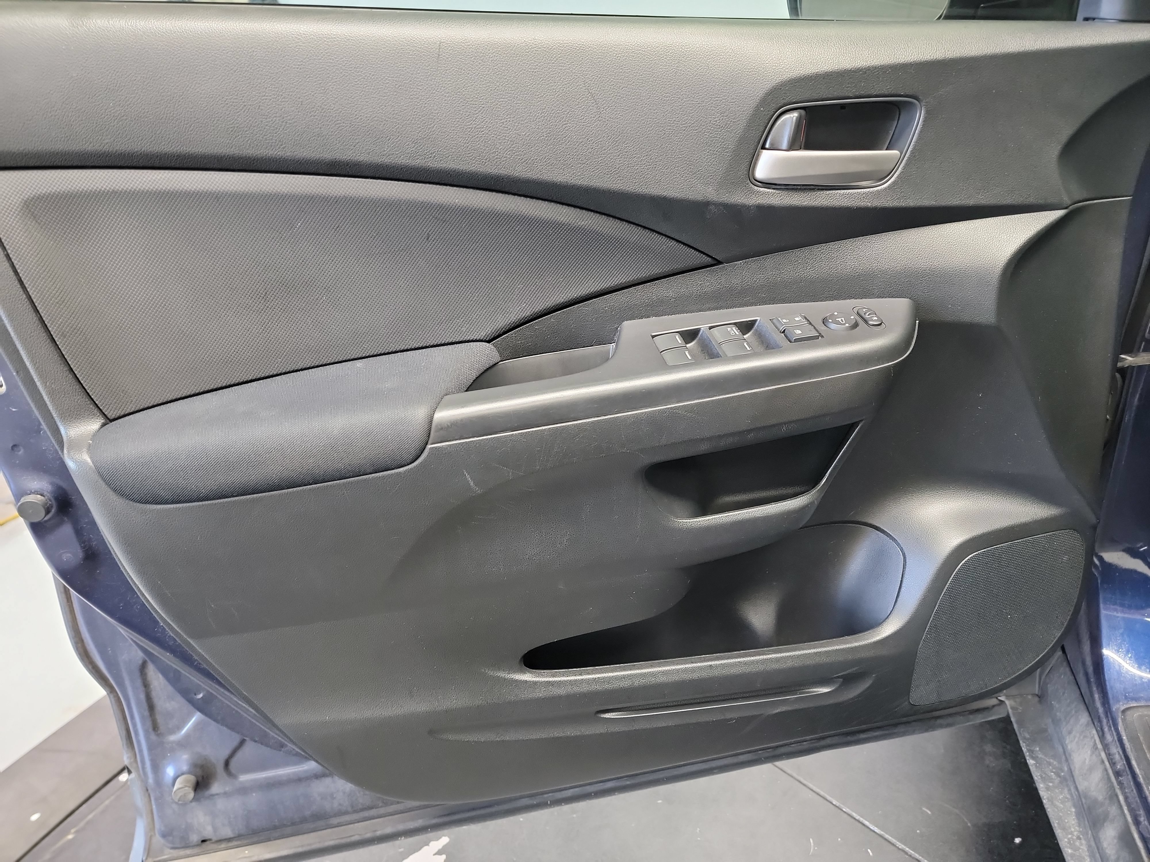 Used 2015 Honda CR-V LX image 13