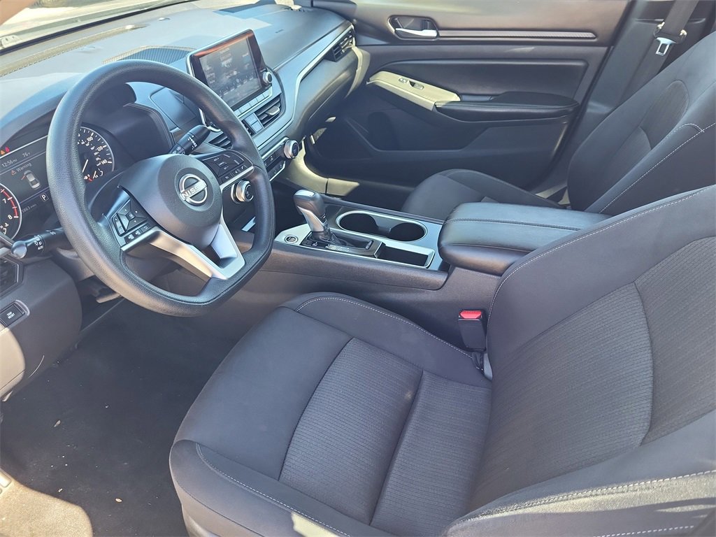 Used 2024 Nissan Altima 2.5 SV image 7