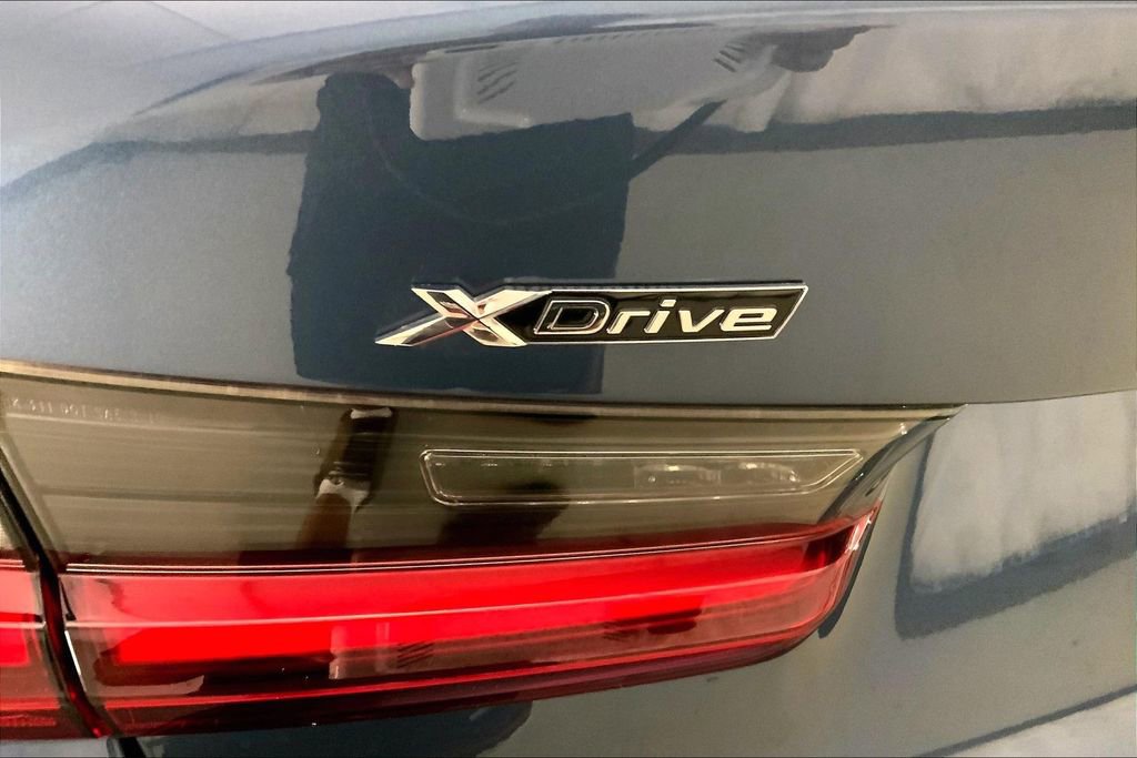 Certified 2025 BMW 330i xDrive Sedan w/ Premium Package AWD/4WD image 30