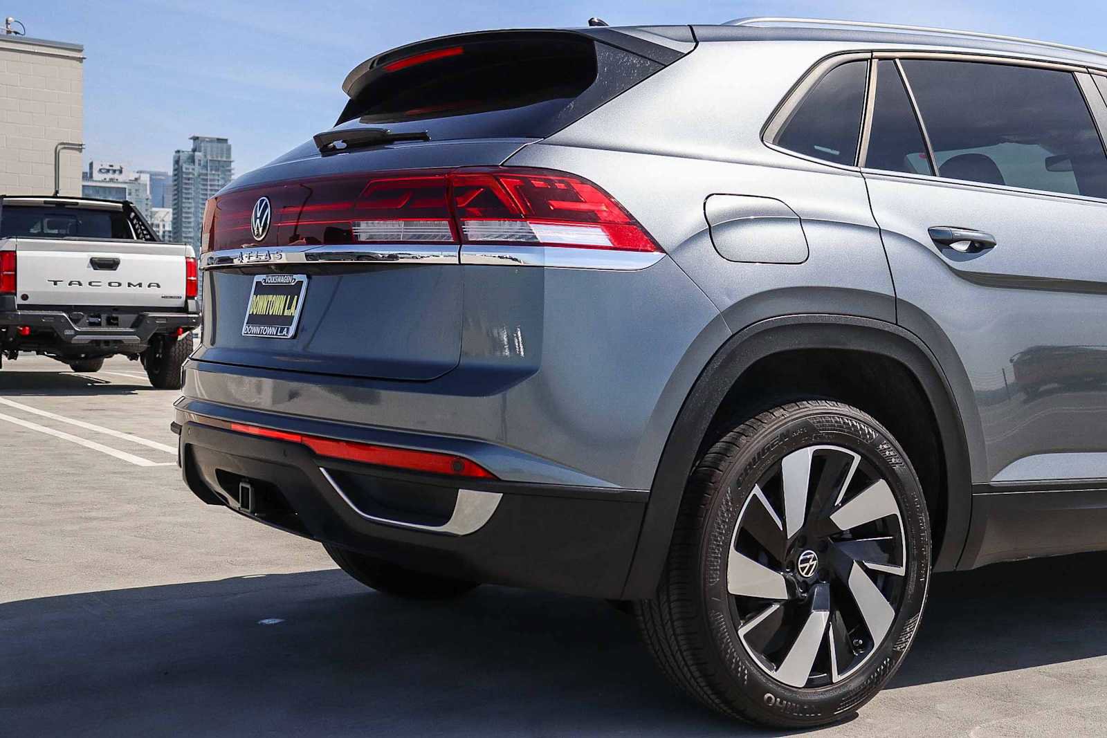 Used 2025 Volkswagen Atlas Cross Sport SE image 9