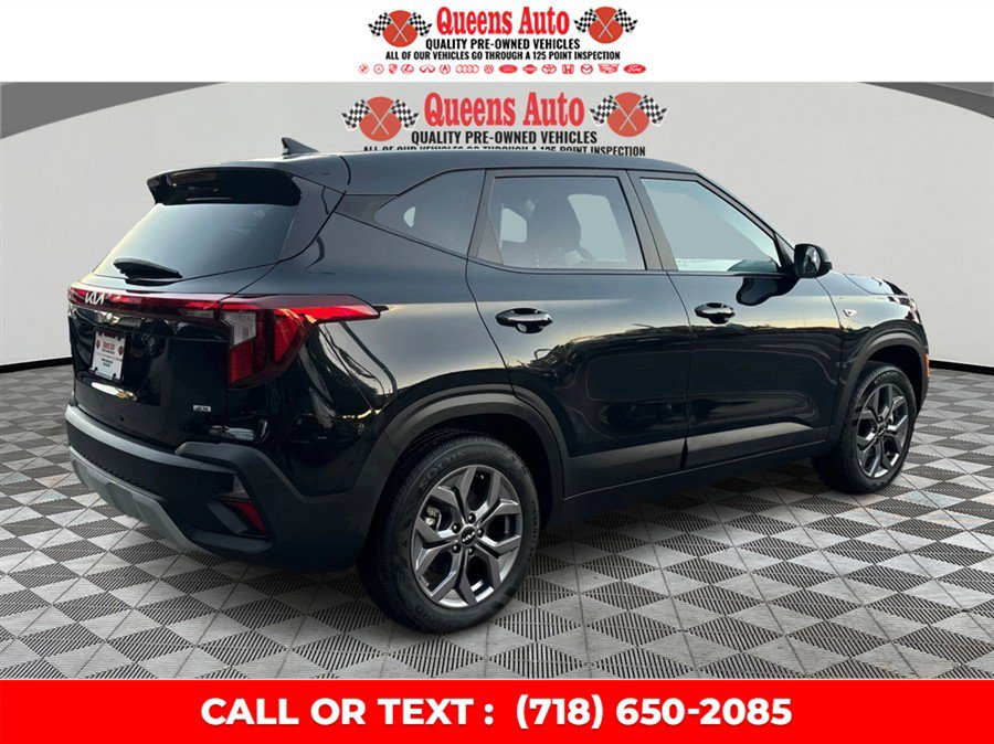 Used 2023 Kia Seltos LX AWD/4WD image 7