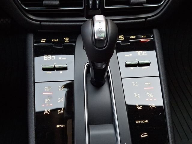 Certified 2026 Porsche Macan AWD/4WD image 20