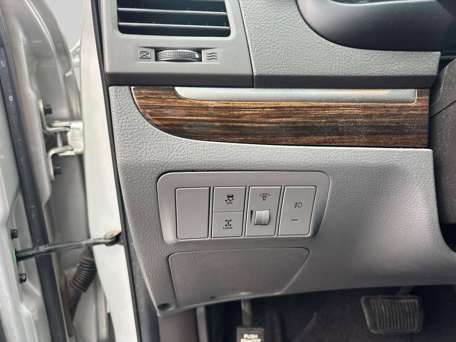 Used 2011 Hyundai Santa Fe SE image 19