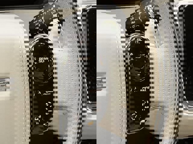 Used 2018 Land Rover Range Rover Velar R-Dynamic HSE image 13