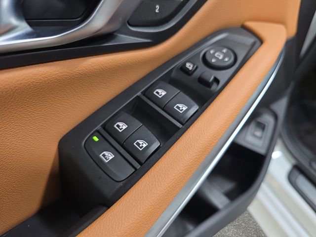 Certified 2025 BMW 330i xDrive Sedan w/ Convenience Package image 23