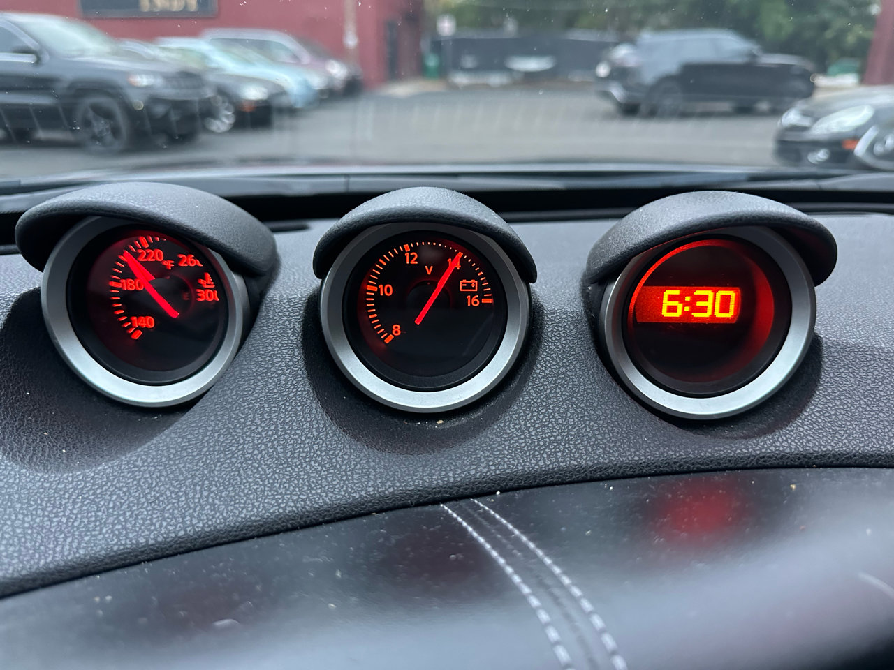 Used 2015 Nissan 370Z Coupe image 32