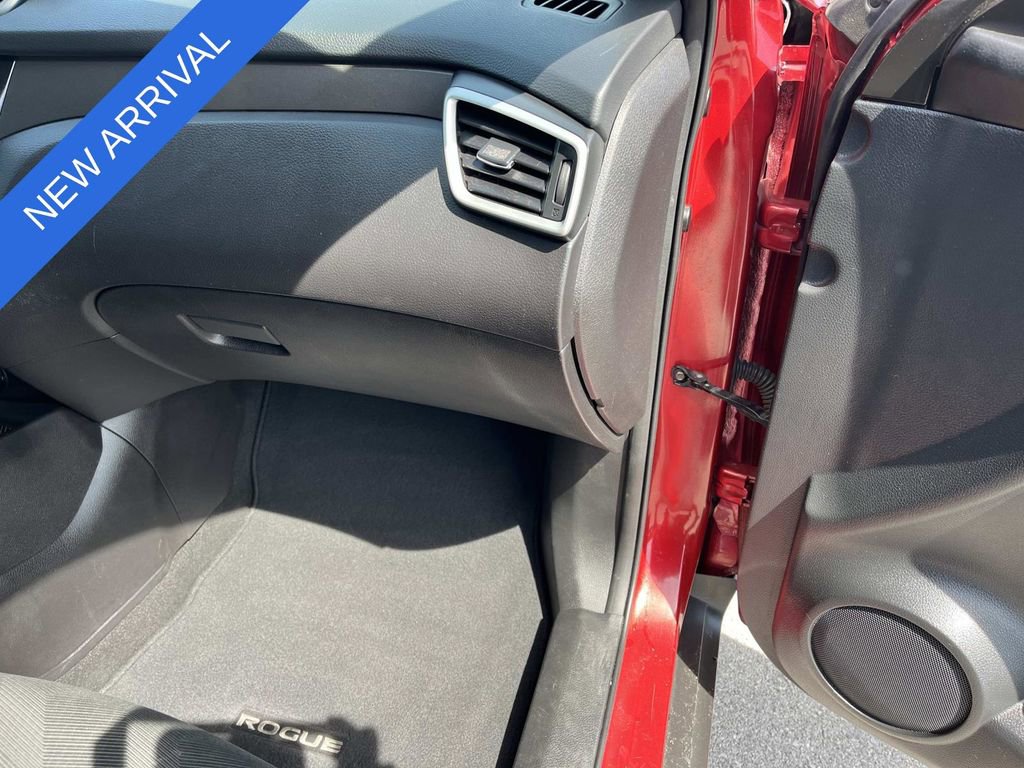 Used 2015 Nissan Rogue S AWD/4WD image 24