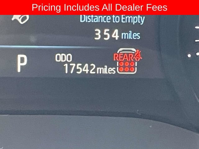 Used 2025 Toyota Sienna XLE FWD image 25