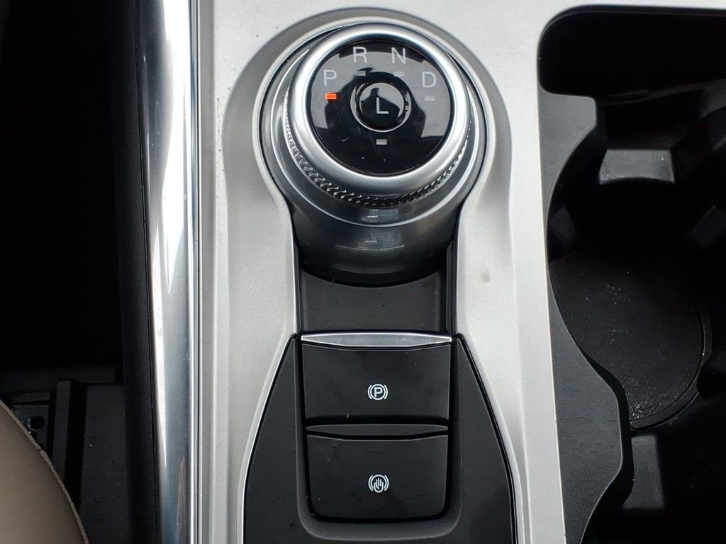 Used 2023 Ford Explorer XLT w/ Equipment Group 202A AWD/4WD image 18