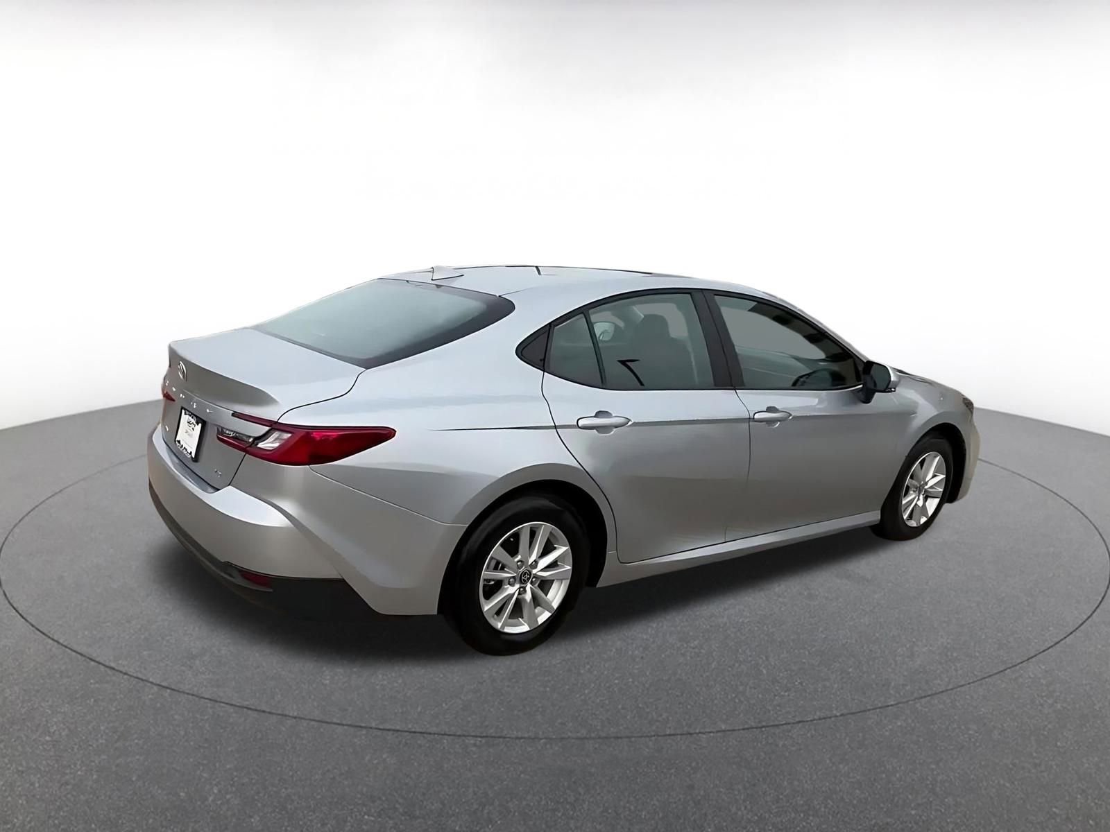 Used 2025 Toyota Camry LE image 15