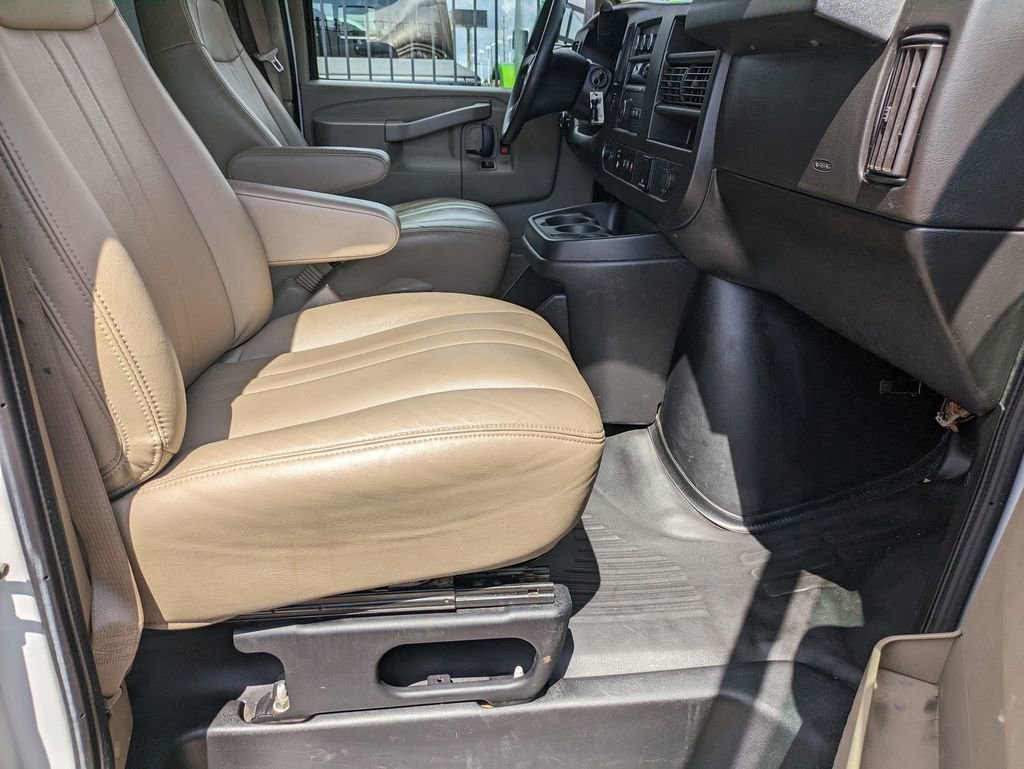Used 2020 Chevrolet Express 3500 Extended w/ Driver Convenience Package image 19