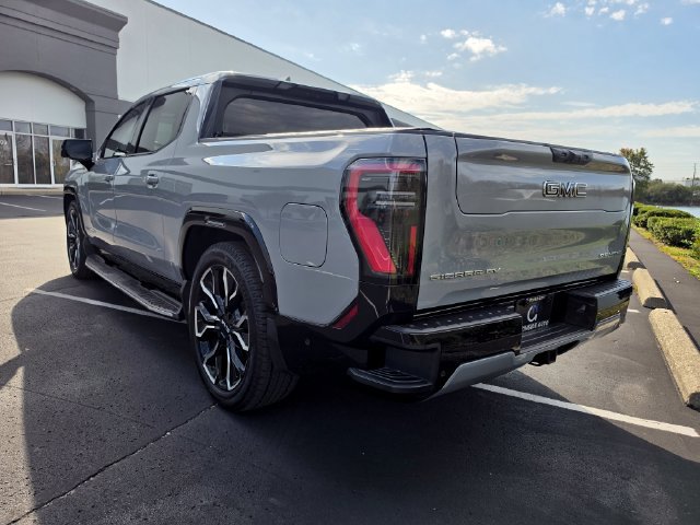 Used 2024 GMC Sierra EV Denali AWD/4WD image 8