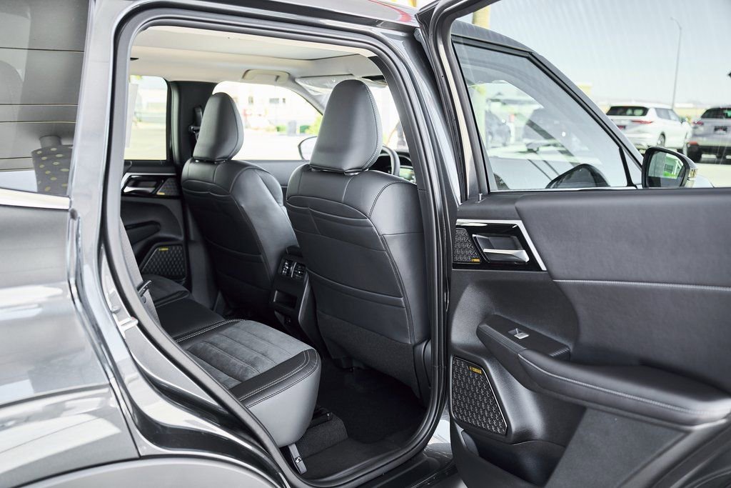 New 2026 Mitsubishi Outlander SE FWD image 15
