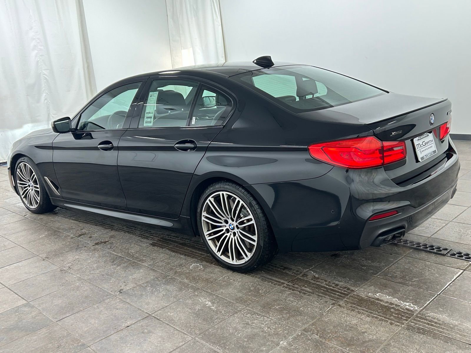 Used 2020 BMW M550i xDrive w/ Executive Package image 3