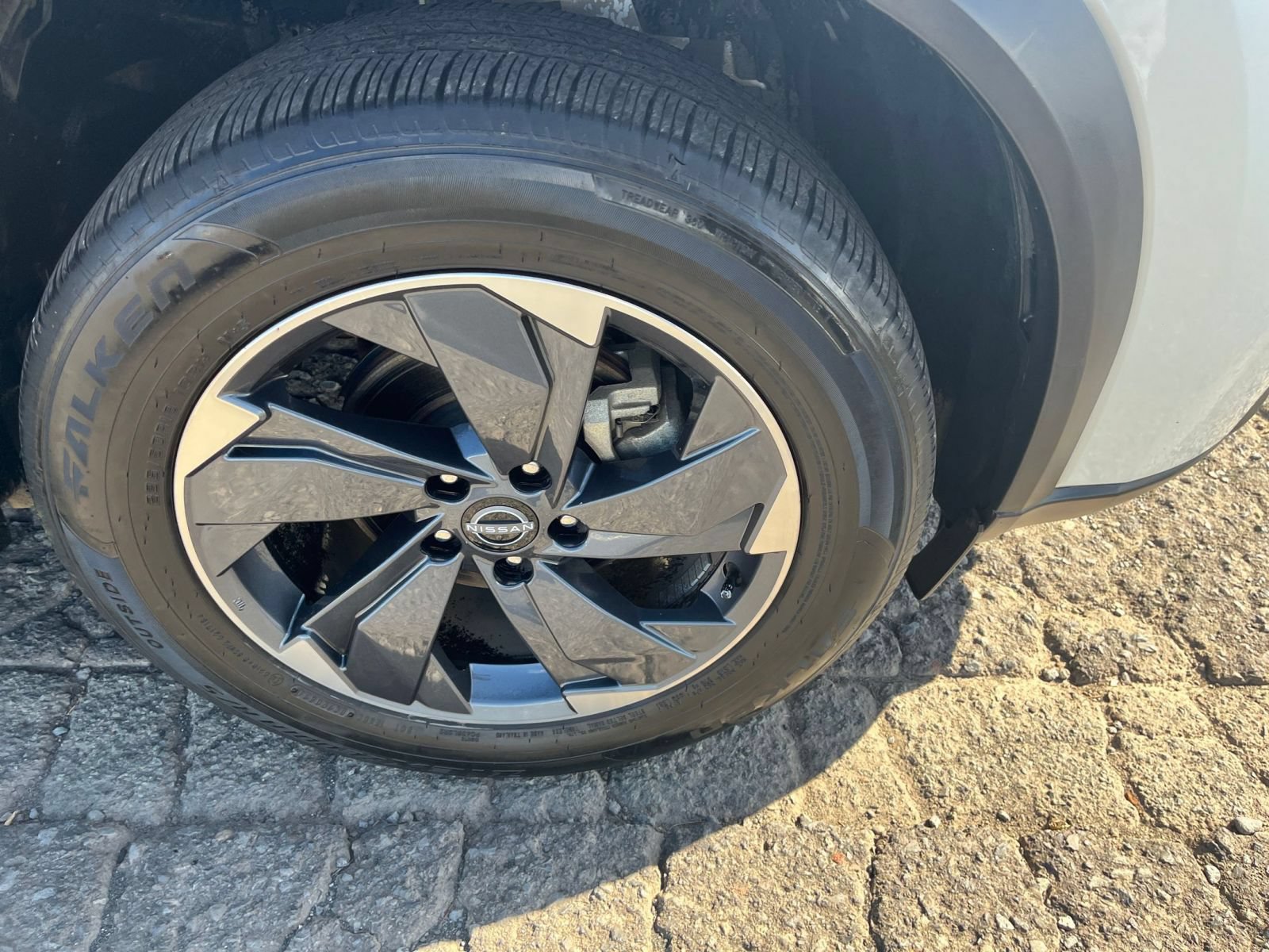 Used 2025 Nissan Rogue SV FWD image 24