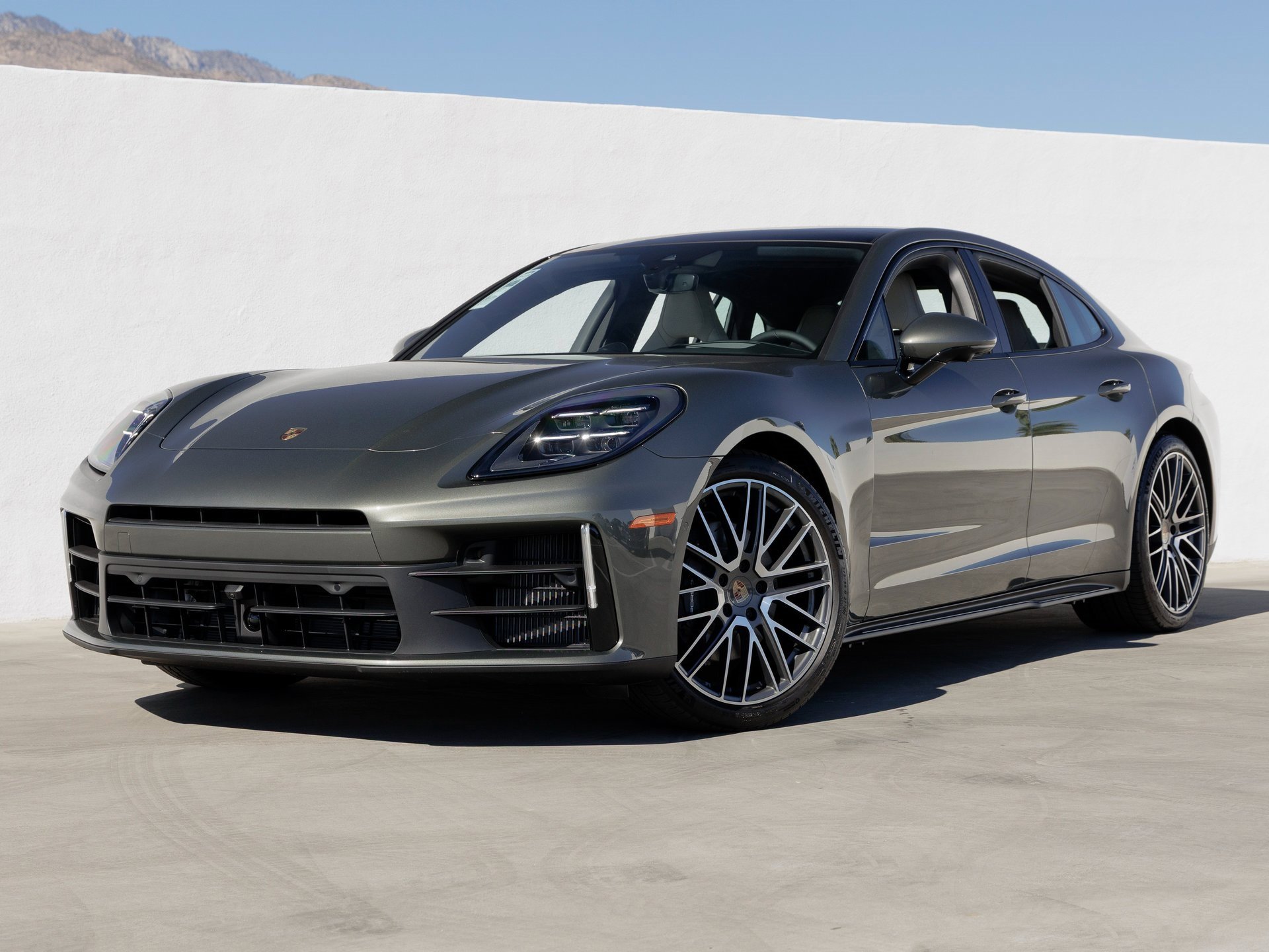 New 2026 Porsche Panamera image 1