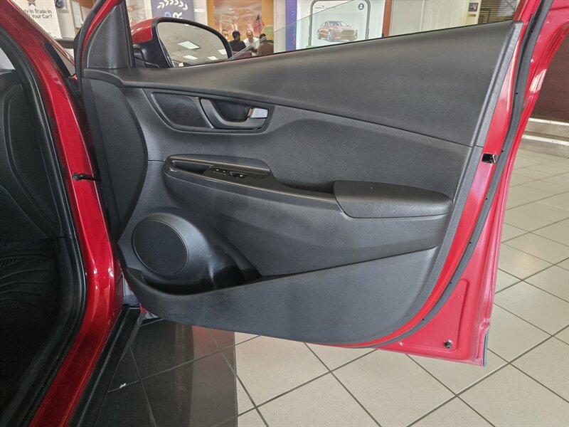 Used 2019 Hyundai Kona SE AWD/4WD image 12