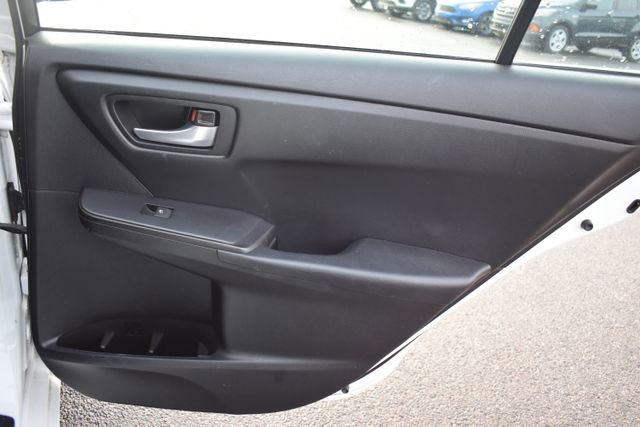 Used 2015 Toyota Camry SE image 34