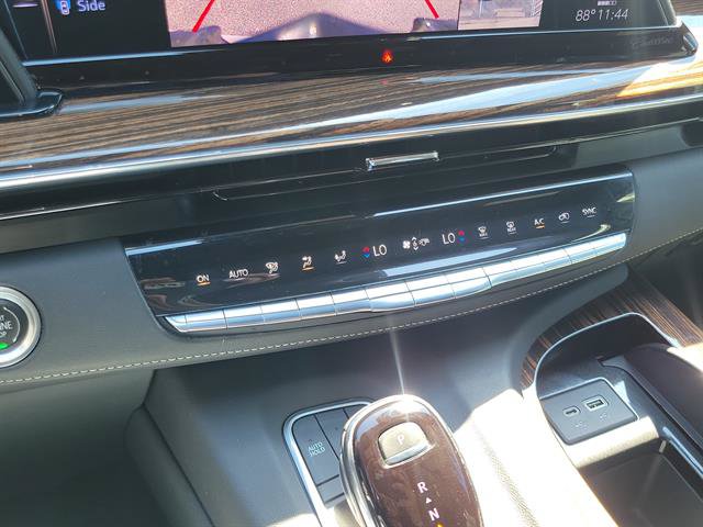 Used 2021 Cadillac Escalade Premium Luxury AWD/4WD image 52