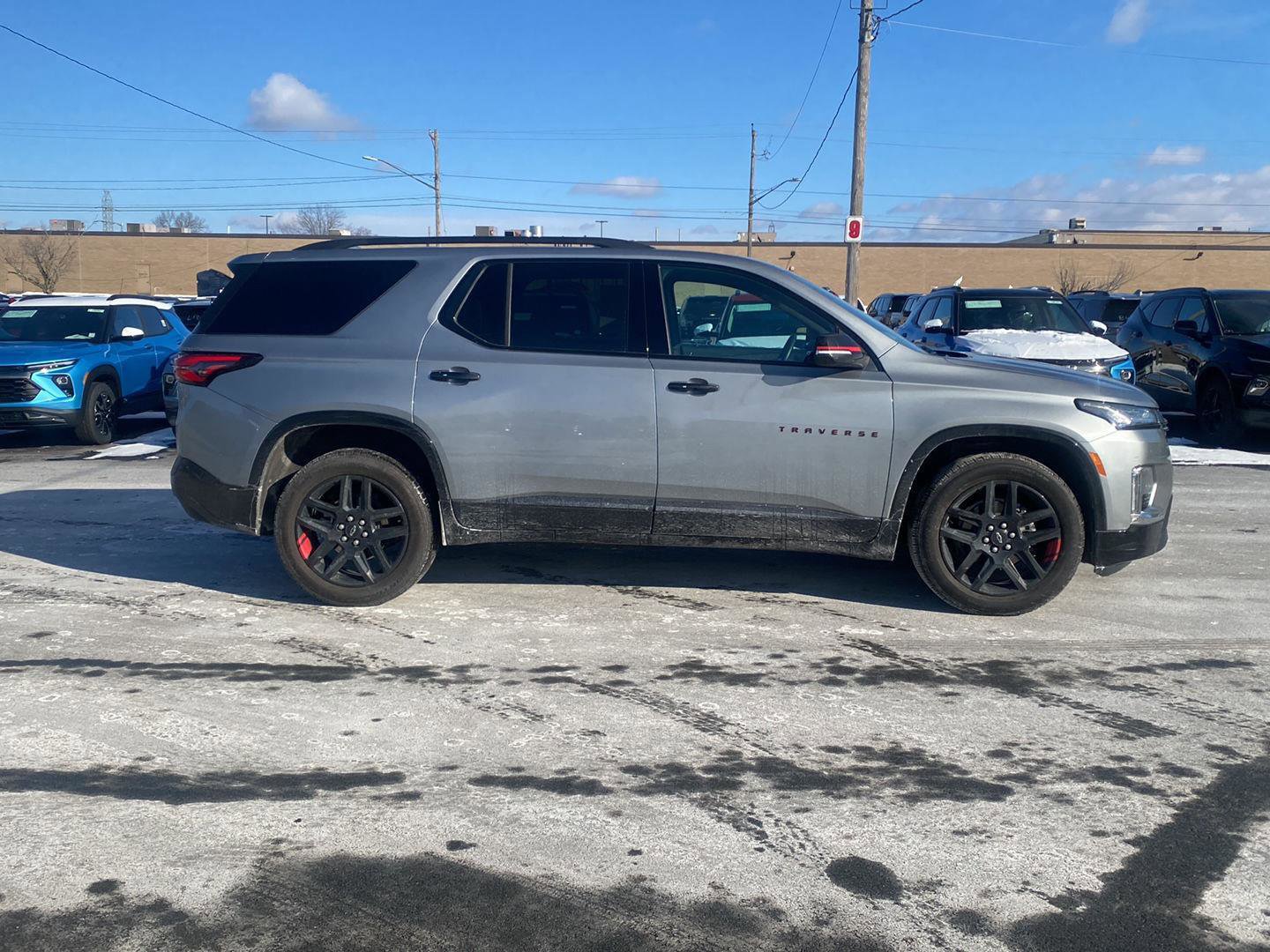 Used 2023 Chevrolet Traverse Premier w/ Redline Edition image 5