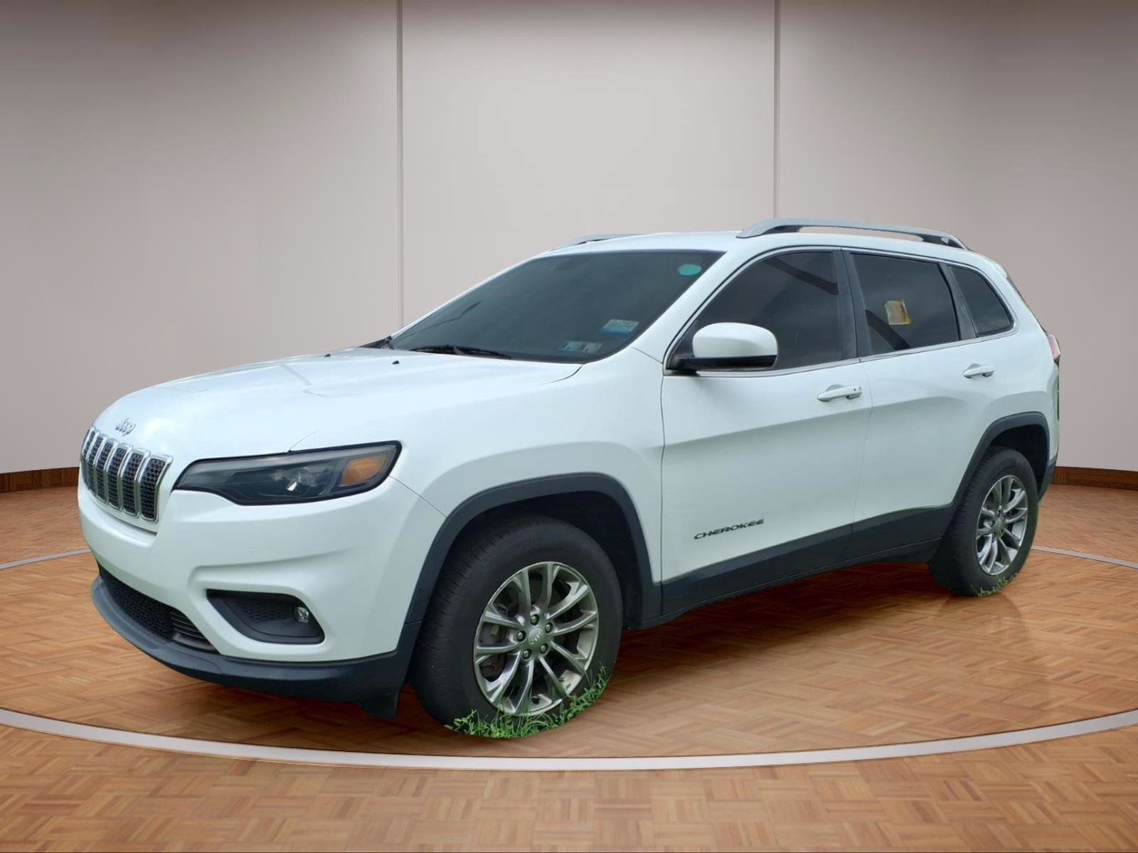 Used 2019 Jeep Cherokee Latitude Plus w/ Comfort/Convenience Group AWD/4WD image 3