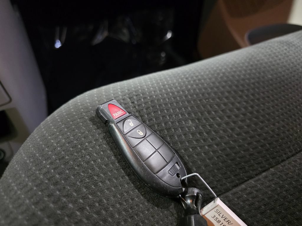 Used 2016 Dodge Grand Caravan SE FWD image 20