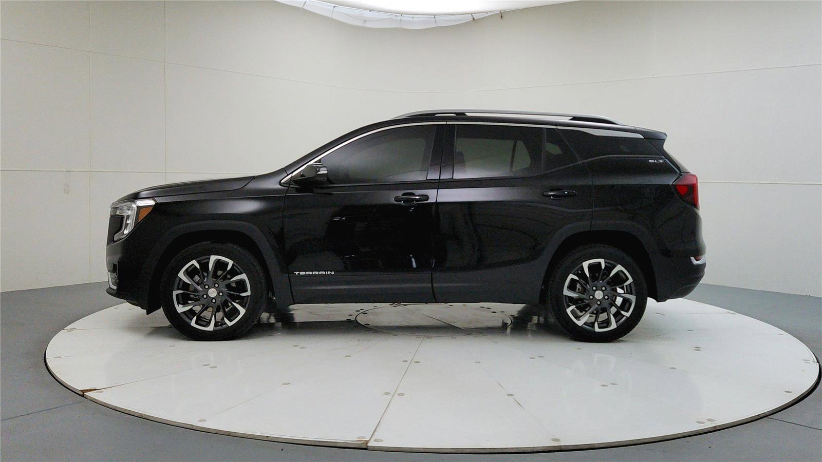 Used 2022 GMC Terrain SLT image 4
