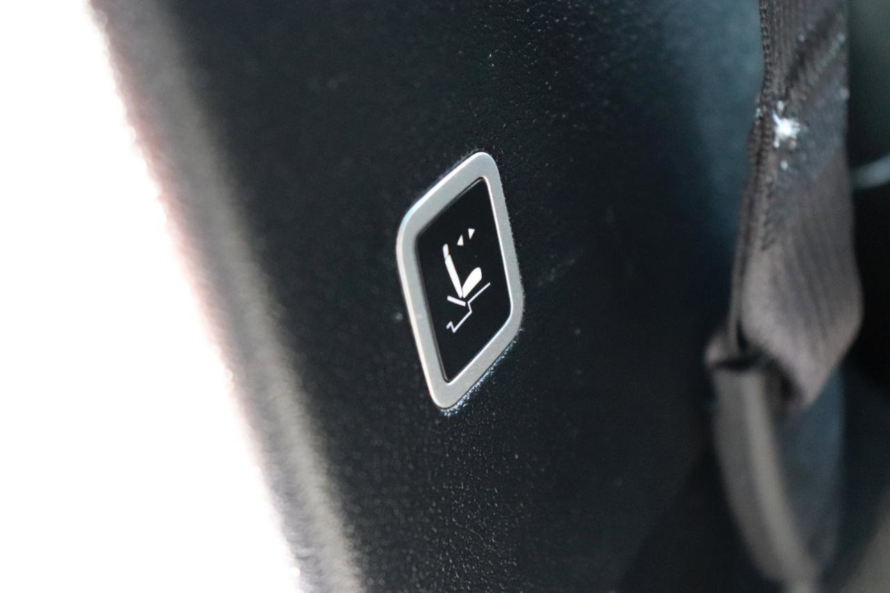 Used 2025 Chrysler Pacifica Limited FWD image 34
