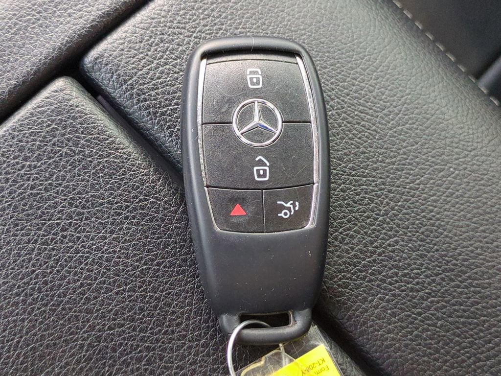 Used 2022 Mercedes-Benz GLE 350 4MATIC image 32