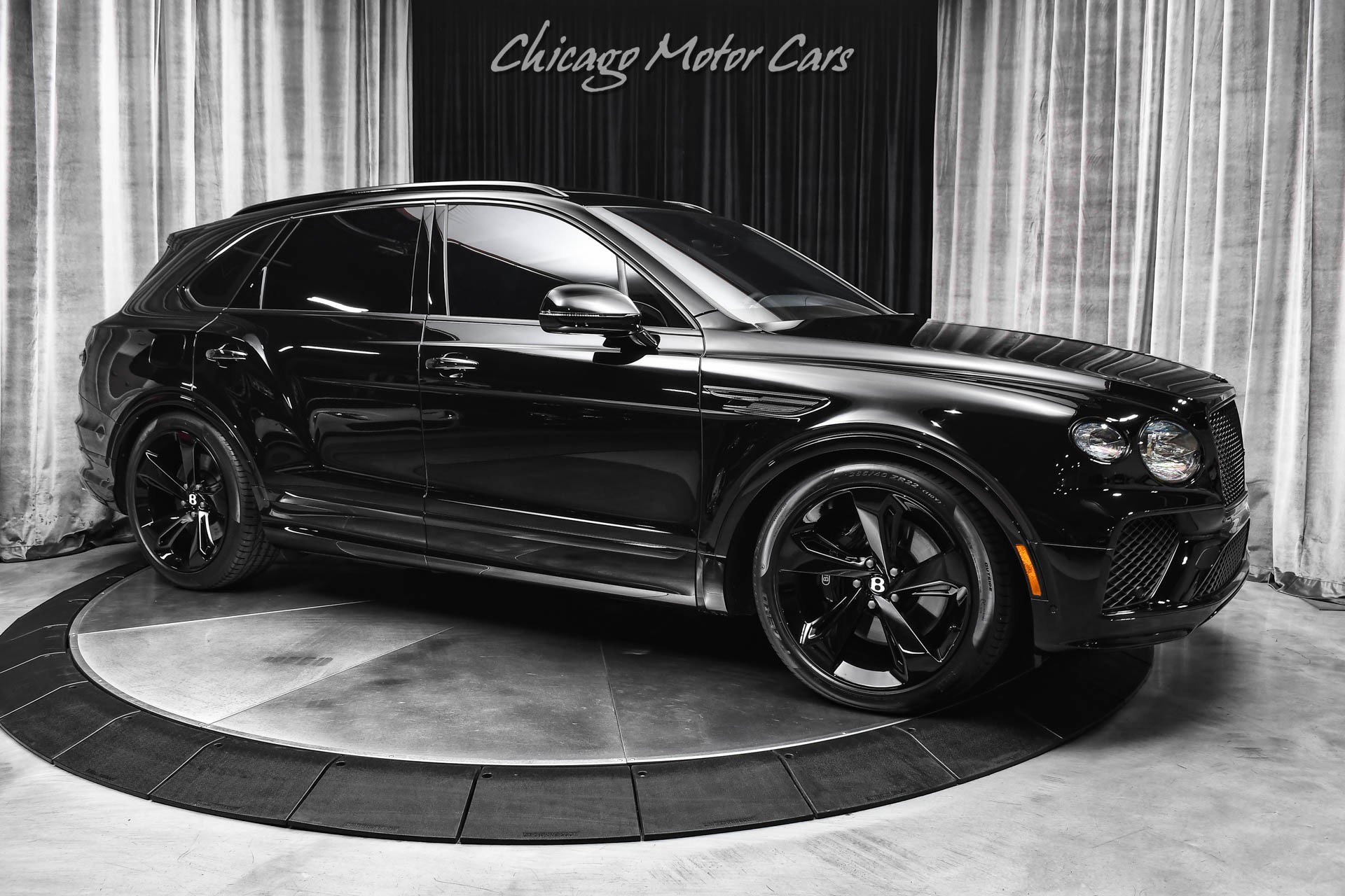 Used 2023 Bentley Bentayga Plug-In Hybrid image 6
