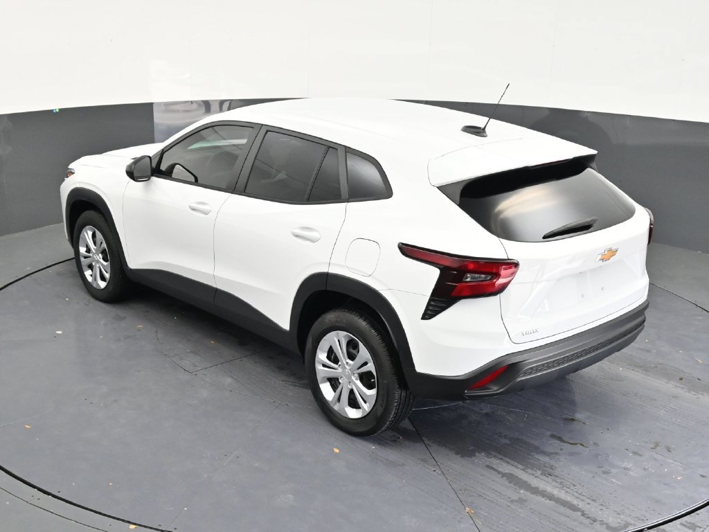 Used 2024 Chevrolet Trax LS FWD image 14