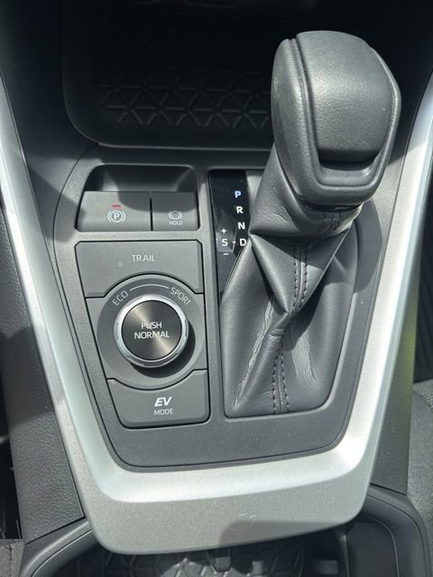 Used 2025 Toyota RAV4 LE AWD/4WD image 24