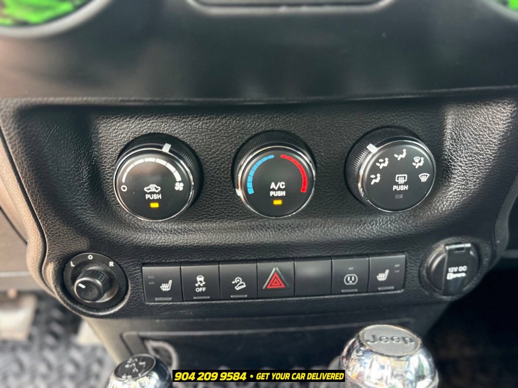 Used 2014 Jeep Wrangler Unlimited Rubicon AWD/4WD image 17