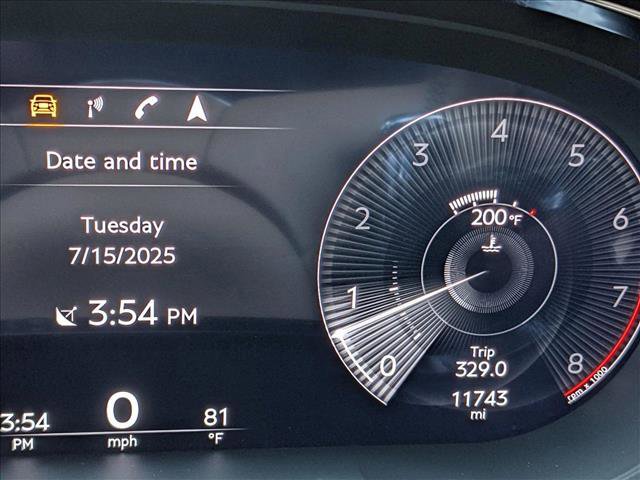 Used 2023 Bentley Bentayga image 11