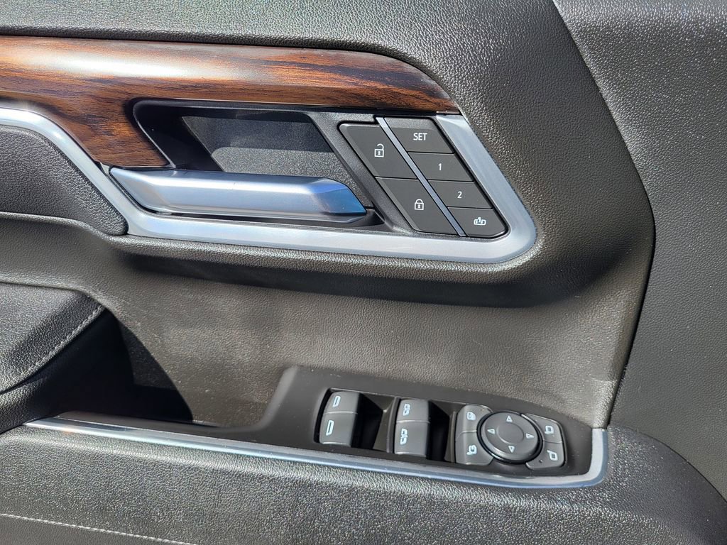 Used 2025 GMC Sierra 1500 SLT image 17