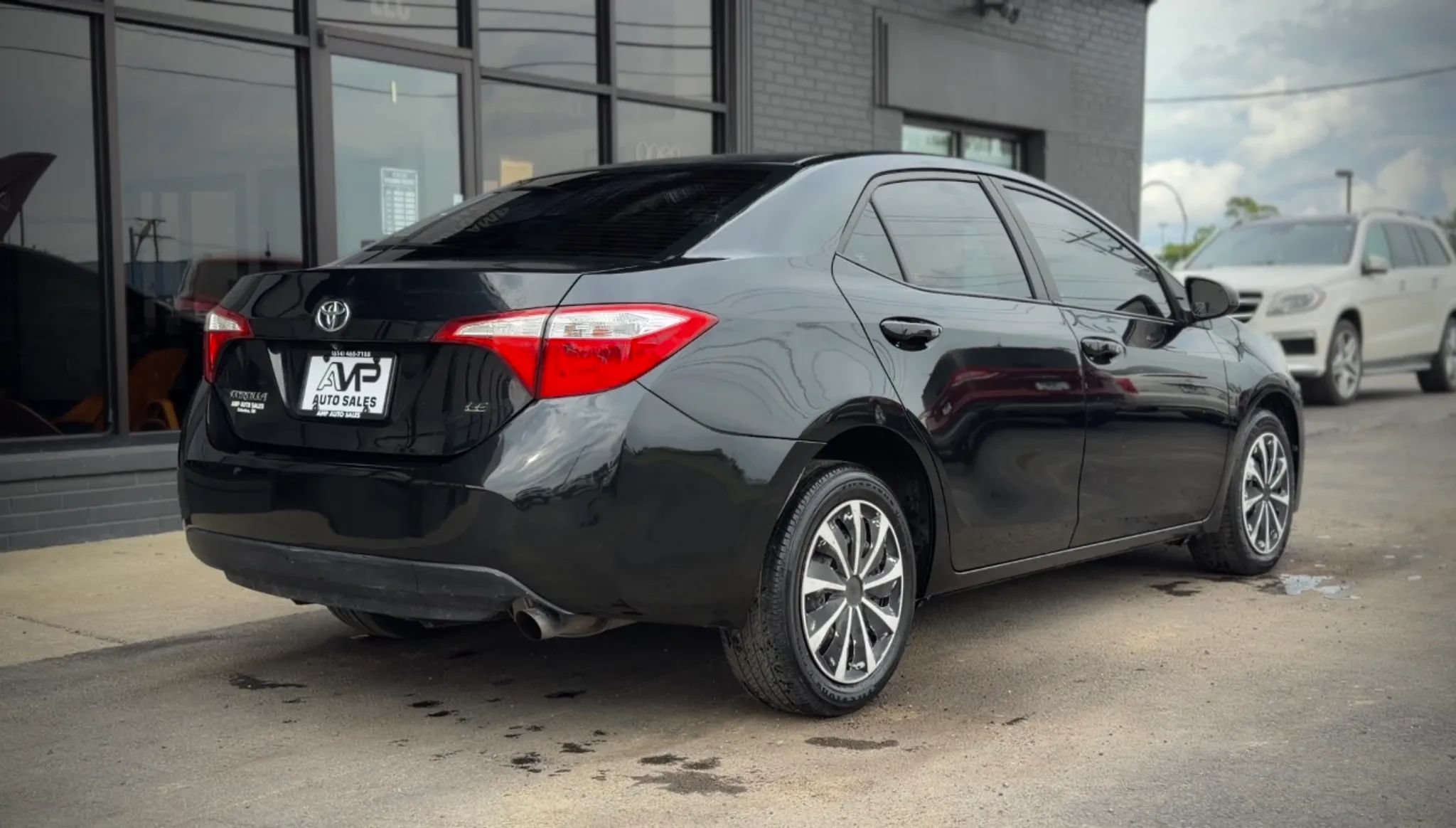 Used 2016 Toyota Corolla LE FWD image 3