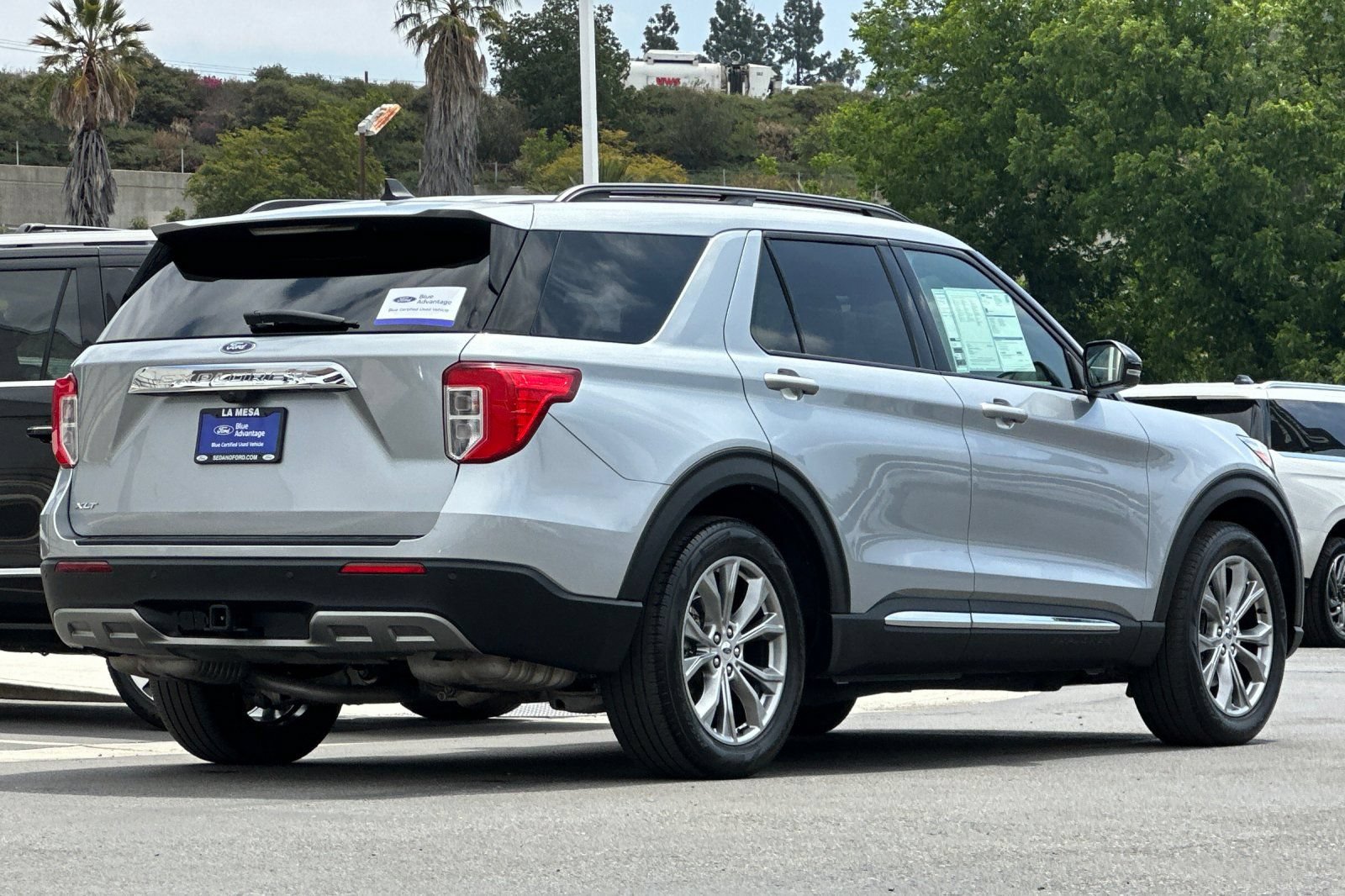 Certified 2022 Ford Explorer XLT w/ Equipment Group 202A RWD image 3