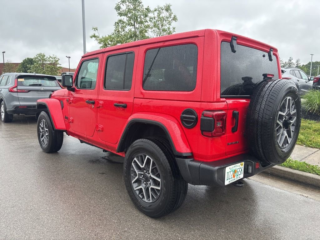 Used 2025 Jeep Wrangler Unlimited Sahara AWD/4WD image 4