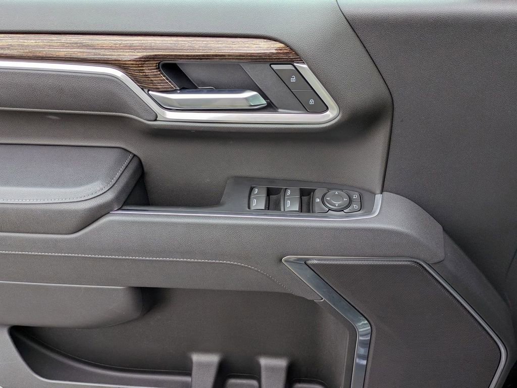 Used 2025 GMC Sierra 1500 Elevation image 5